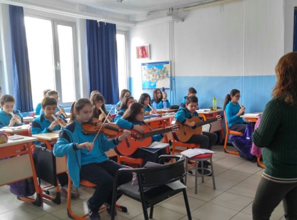 Müzik Dersi Öğretmenimiz ve Öğrencileri 2017