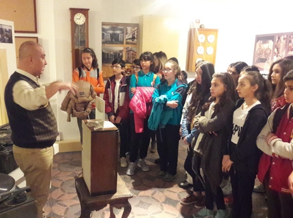 Öğretmenimiz Serap Yağlı ile birlikte 7. Sınıflar TRT Müzesini gezdik.