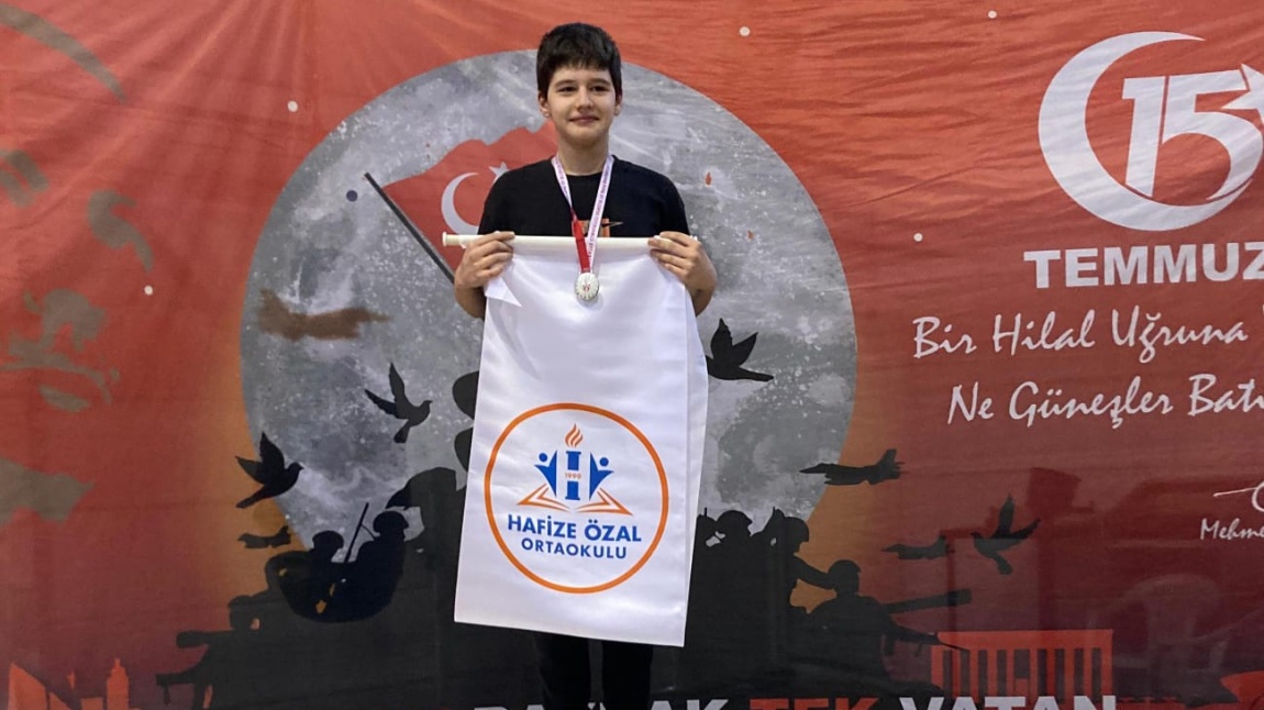 Boks Branşında Ankara 1. Olan Öğrencimiz Poyraz'ı Kutlar Başarılarının Devamını Dileriz.