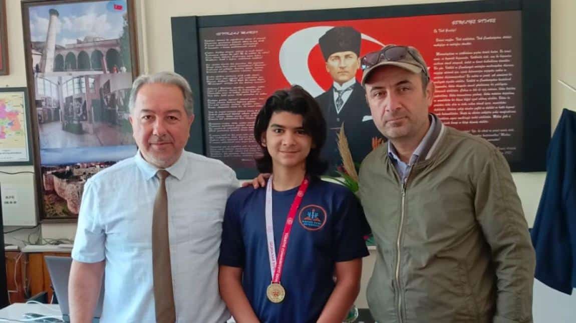 Etimesgut İlçe Satranç Şampiyonu Olan Öğrencimiz Uğur 'u Kutlarız _ 2024